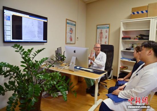 10��17���������L����������(��һ)�������t(y��)���������g(sh��)��(j��ng)�(y��n)������ �z