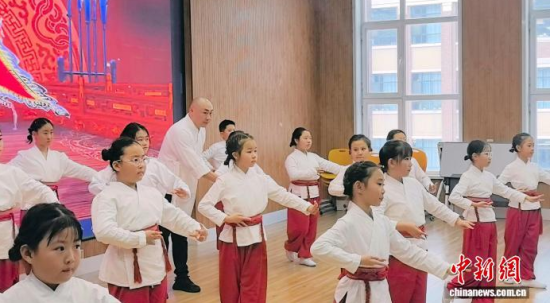 �����݆Tʷ����(qu��n)���ڽoС�W(xu��)�������n����ʯ���� �z