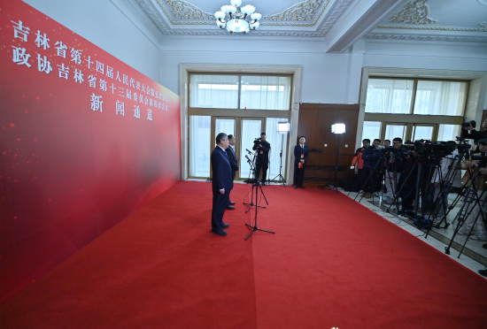 1��26�գ������f(xi��)����ʡ��ʮ����ί�T��(hu��)���ĴΕ�(hu��)�hί�Tͨ���������۝�(��һ)�ش�ӛ���ᆖ(w��n)�� ���� �z