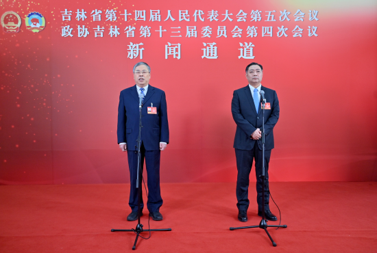 1��26���������f(xi��)����ʡ��ʮ����ί�T��(hu��)���ĴΕ�(hu��)�hί�Tͨ���ϣ����۝�(��һ)�ش�ӛ���ᆖ(w��n)�� ���� �z