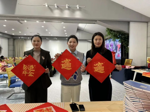 �쁆��(��һ)���O�(�Ҷ�)���(d��ng)�F(xi��n)��(ch��ng)��Ӱ