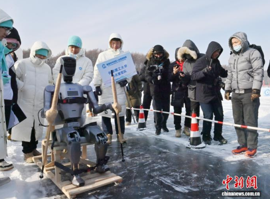 1��10���������L����һ���C���˱�ѩِ�����C�������������ϓ]��ѩ�����ڱ����ϊ^�����С���������ӛ�� ���� �z