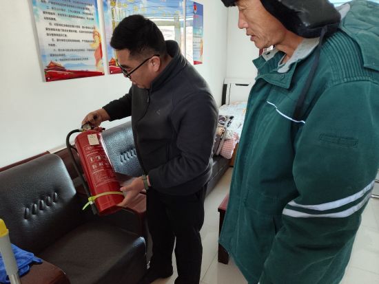 ������ί������/���D