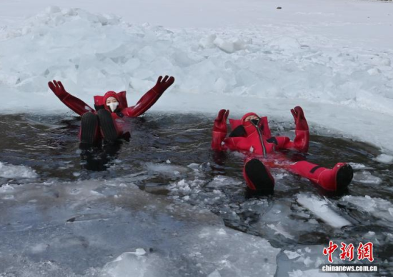 2��5��������ʡ�L���У�һ�(xi��ng)��(d��)�صı����(xi��ng)Ŀ���������ο�ǰ���w�(y��n)���ڇ�(y��n)������������c��������Ŀ�ļtɫ�����b������ȻƯ���ڱ���֮�ϣ����܄e�µı�ѩ��Ȥ�������� �z